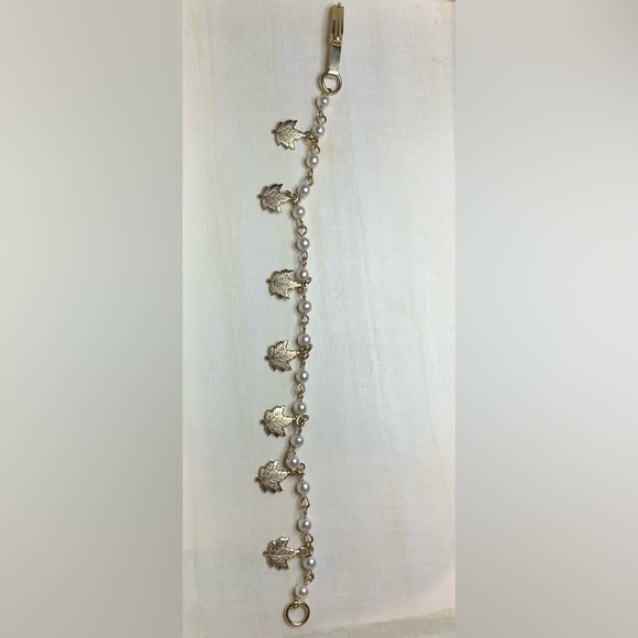 NWOT maple leaf bracelet - Picture 5 of 5